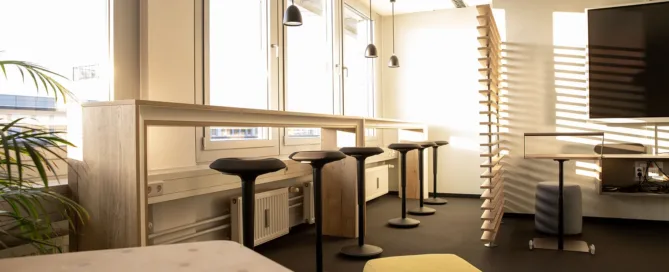 Flexibles Arbeiten im Konferenzraum Nemo